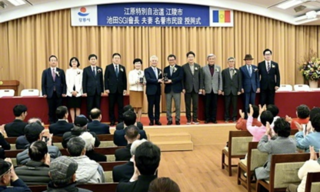 [NEWS] Gangneung City, Gangwon Province, South Korea awards the title of “Honorary Citizenship” to Ikeda Sensei and Mrs. Ikeda